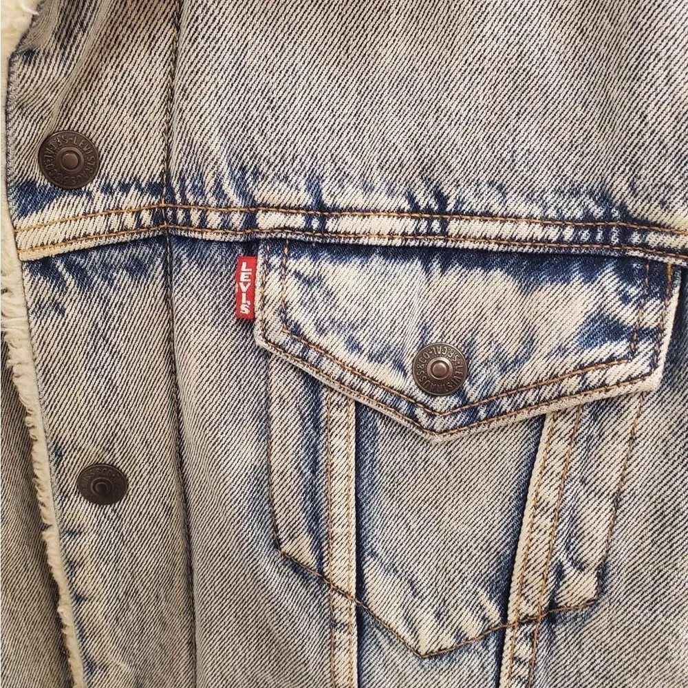 Levi's Men's Vintage Fit Trucker Jacket - Picture 5 of 12